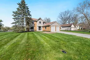 294 Meadow View Dr, Powell, OH 43065 - Photo 1