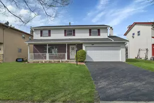 1680 Pin Oak Dr, Columbus, OH 43229 - Photo 1