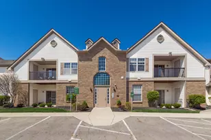 705 Hidden Springs Dr, Lewis Center, OH 43035 - Photo 1