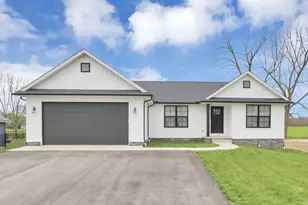 315 Oak St, Centerburg, OH 43011 - Photo 1