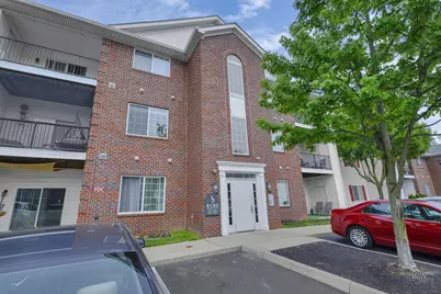 6120 Harbour Pointe #202, Columbus, OH 43231 - Photo 1