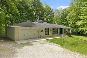2305 Ivy Ln NE, Lancaster, OH 43130 - Photo 1