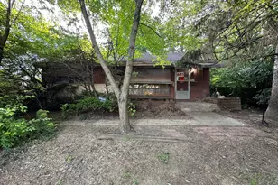 685 S James Rd, Columbus, OH 43213 - Photo 1