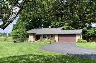 124 Pine Village Dr, Granville, OH 43023 - Photo 1