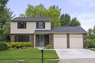424 Green Meadows Dr W, Powell, OH 43065 - Photo 1