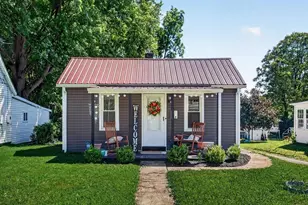 137 Hayward Ave, Circleville, OH 43113 - Photo 1