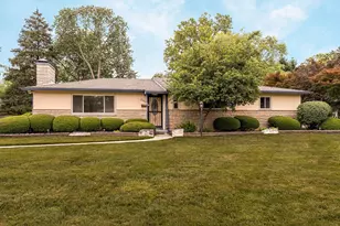 2398 Beverly Pl, Columbus, OH 43209 - Photo 1