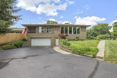 855 E Village Drive, Newark, OH 43055 - Photo 1