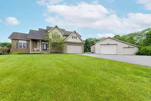 2712 Otter Fork Dr, Centerburg, OH 43011 - Photo 1