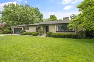 2424 Beverly Pl, Columbus, OH 43209 - Photo 1