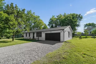 2055 Cherokee Dr, London, OH 43140 - Photo 1