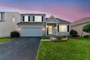 807 Holly Farms Dr, Blacklick, OH 43004 - Photo 1