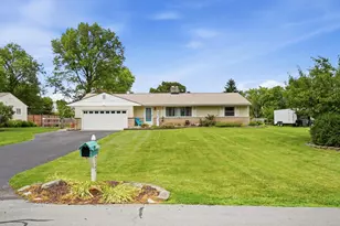3752 Mayfair Dr, Grove City, OH 43123 - Photo 1