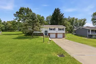 2520 Douglas Dr, Zanesville, OH 43701 - Photo 1