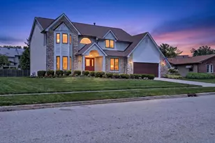 4559 Hunting Creek Dr, Grove City, OH 43123 - Photo 1