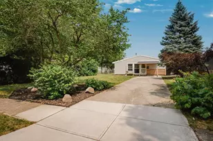880 Mark Pl, Columbus, OH 43204 - Photo 1
