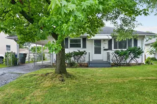 858 W Stephen Dr W, Columbus, OH 43204 - Photo 1