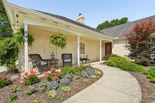 890 Lookout Point Dr, Columbus, OH 43235 - Photo 1