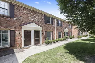 952 Chatham Ln, Columbus, OH 43221 - Photo 1