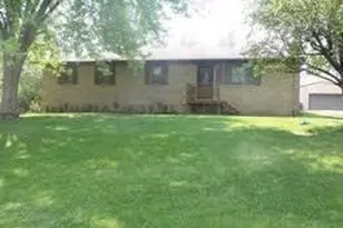 631 Hoffman Dr, Lancaster, OH 43130 - Photo 1