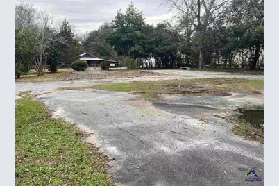 303 Griffin Avenue, Eastman, GA 31023 - Photo 9