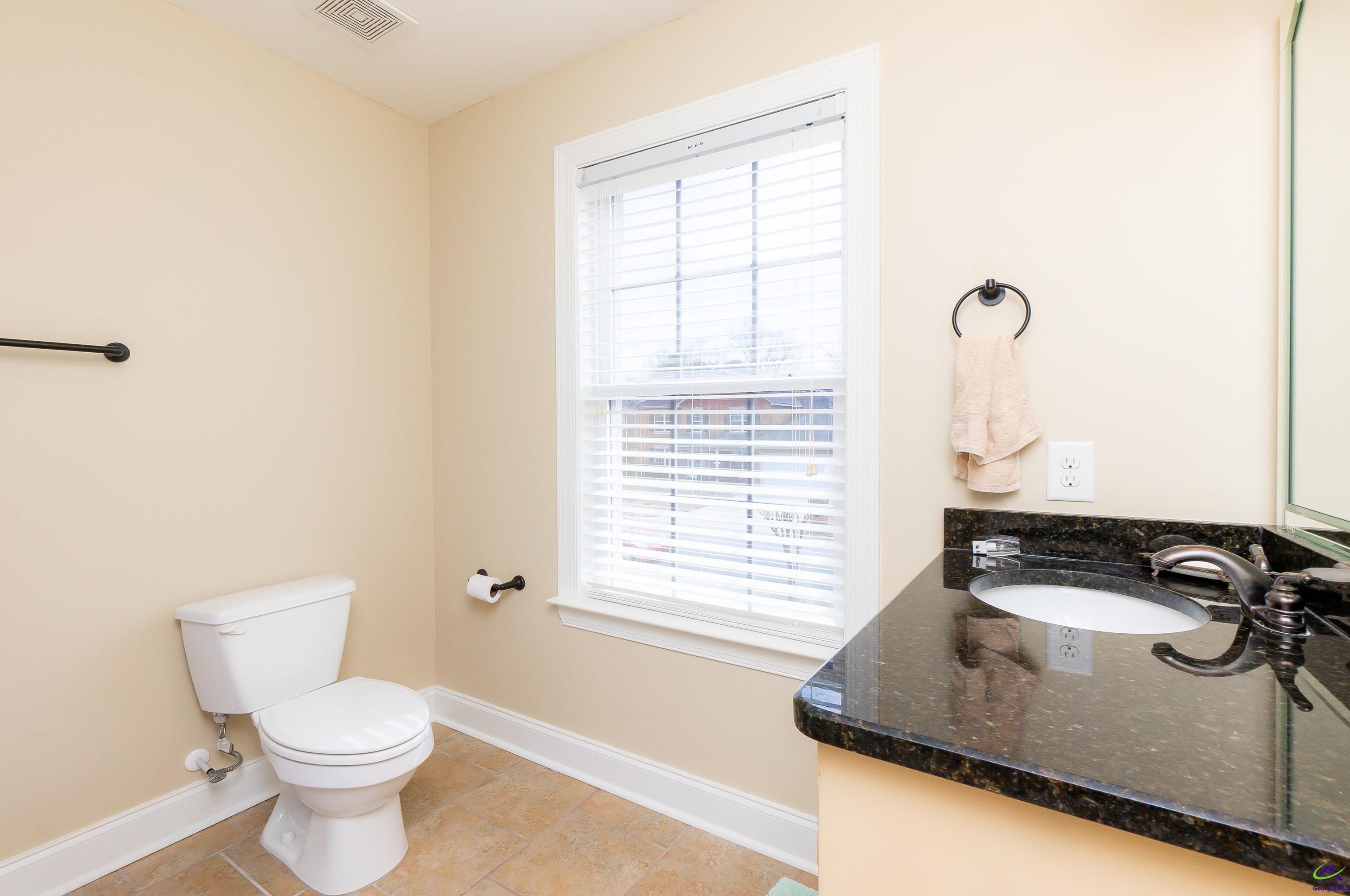 115 Cheshire Dr, Warner Robins GA  31088-1124 exterior