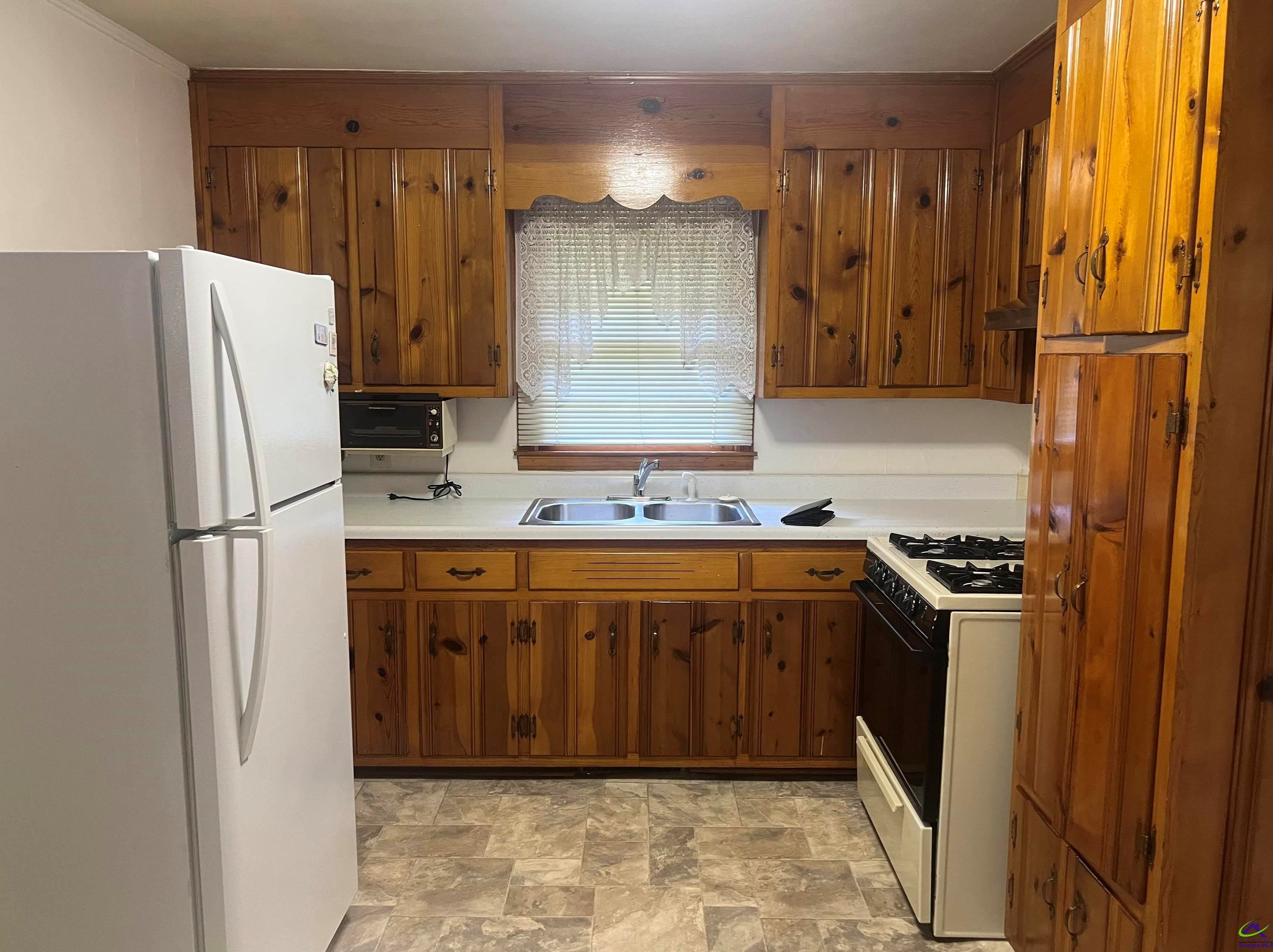 4415 Fairfax Dr, Macon GA  31206-4019 exterior