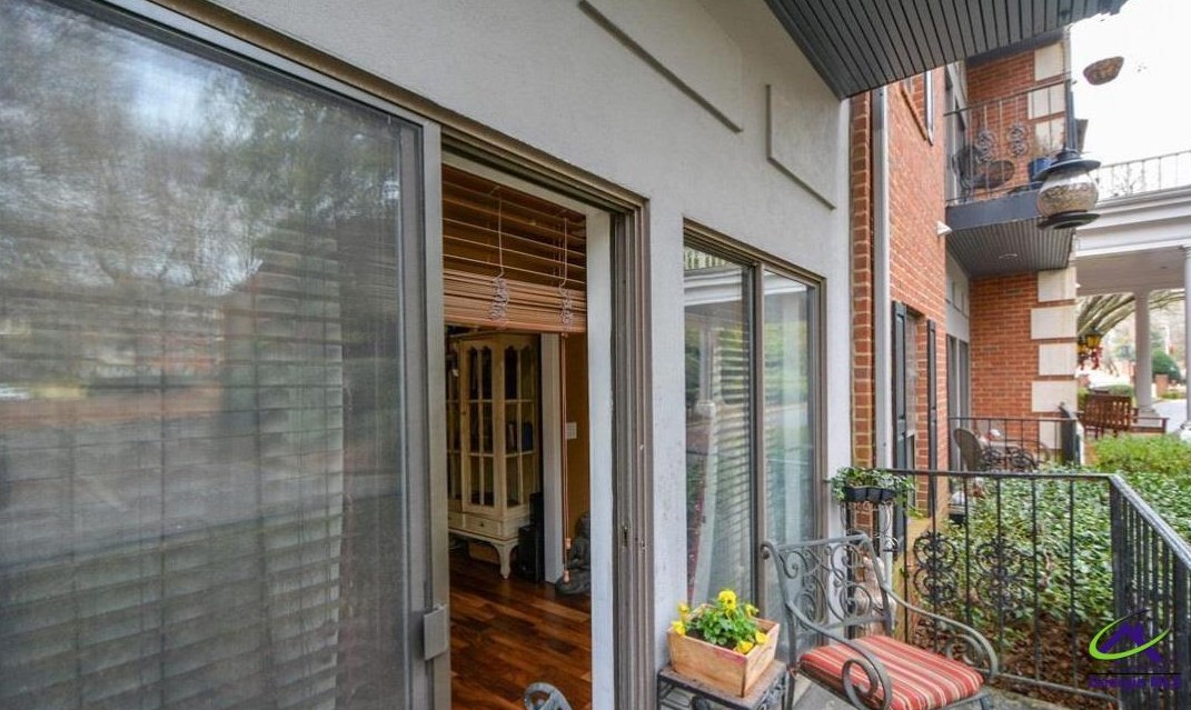 2921 Lenox Rd, Atlanta GA 30324-2813 exterior