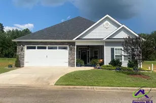 142 Fairway Oaks Dr, Perry, GA 31069 - Photo 1