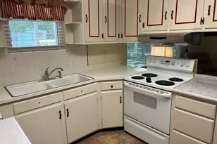 142 Rose St, Cochran, GA 31014 - Photo 9