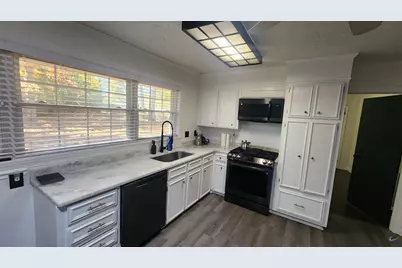 101 Robinhood Drive, Warner Robins, GA 31088 - Photo 11