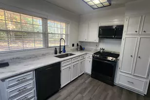 101 Robinhood Dr, Warner Robins, GA 31088 - Photo 9