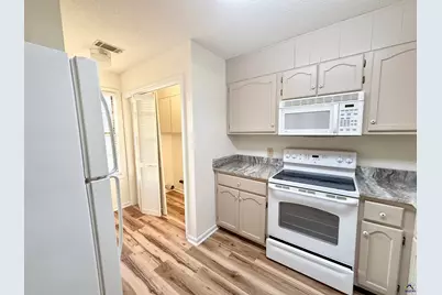 102 Williamsburg Avenue, Warner Robins, GA 31088 - Photo 9