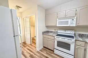 102 Williamsburg Ave, Warner Robins, GA 31088 - Photo 9