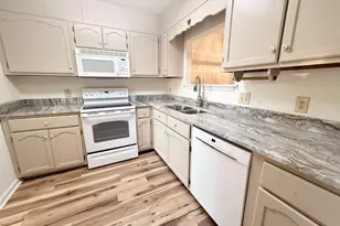 102 Williamsburg Ave, Warner Robins, GA 31088 - Photo 7