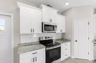 236 Beau Claire Cir, Byron, GA 31008 - Photo 11