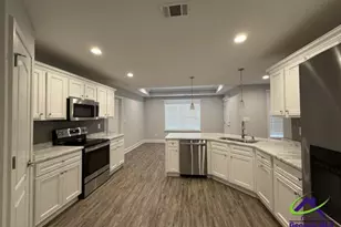 422 Lamplight Dr, Byron, GA 31008 - Photo 3