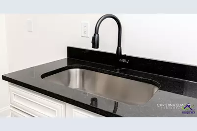 402 General Courtney Hodges Boulevard, Perry, GA 31069 - Photo 17