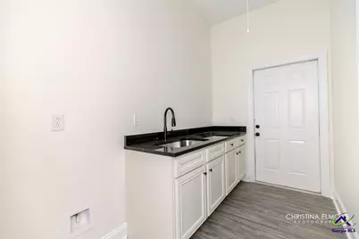 402 General Courtney Hodges Boulevard, Perry, GA 31069 - Photo 15