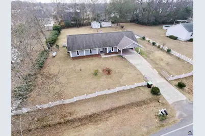 210 Oak Ridge Dr, Byron, GA 31008 - Photo 1