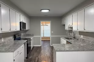 422 Lake Front Dr, Warner Robins, GA 31088 - Photo 9