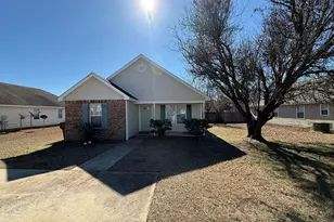 213 Strawbridge Ln, Bonaire, GA 31005 - Photo 1