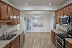 604 Twelve Oaks Dr, Warner Robins, GA 31088 - Photo 3