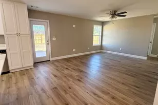 204 Sutton Dr, Perry, GA 31069 - Photo 9