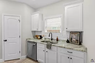 302 Beau Claire Cir, Warner Robins, GA 31008 - Photo 7