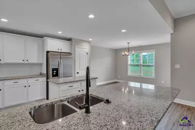 629 Broderick, Warner Robins, GA 31088 - Photo 13