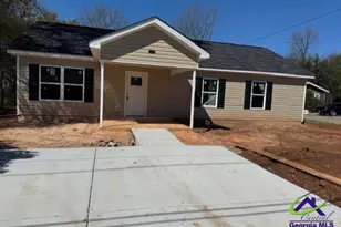 121 Hampton St, Fort Valley, GA 31030 - Photo 1