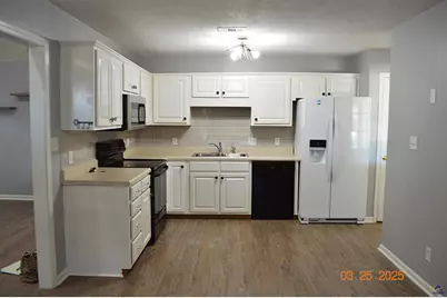 135 Cedarland, Warner Robins, GA 31088 - Photo 5