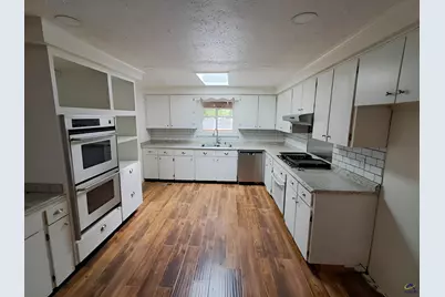 401 Forsyth Street, Barnesville, GA 30204 - Photo 9