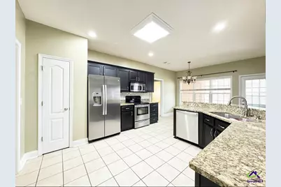 701 Victoria Circle, Warner Robins, GA 31088 - Photo 9